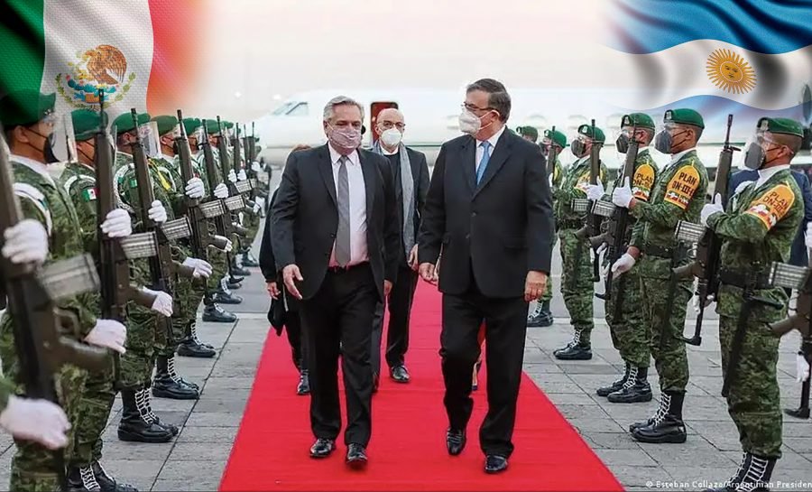El Presidente de Argentina, Alberto Fernández arriba al aeropuerto de la cd de México y fue recibido por el Canciller de México, Marcelo Ebrard.