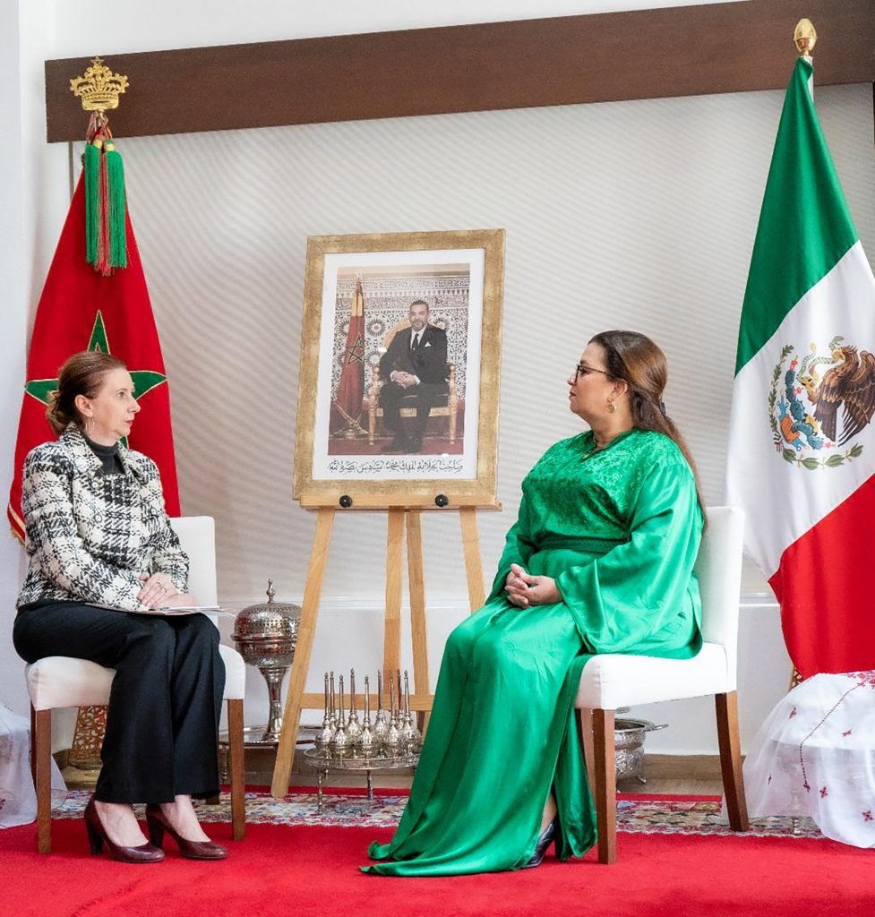 Ghislaine Kassimi durante la entrevista con Carmen Mihalascu, editora de esta casa editorial.