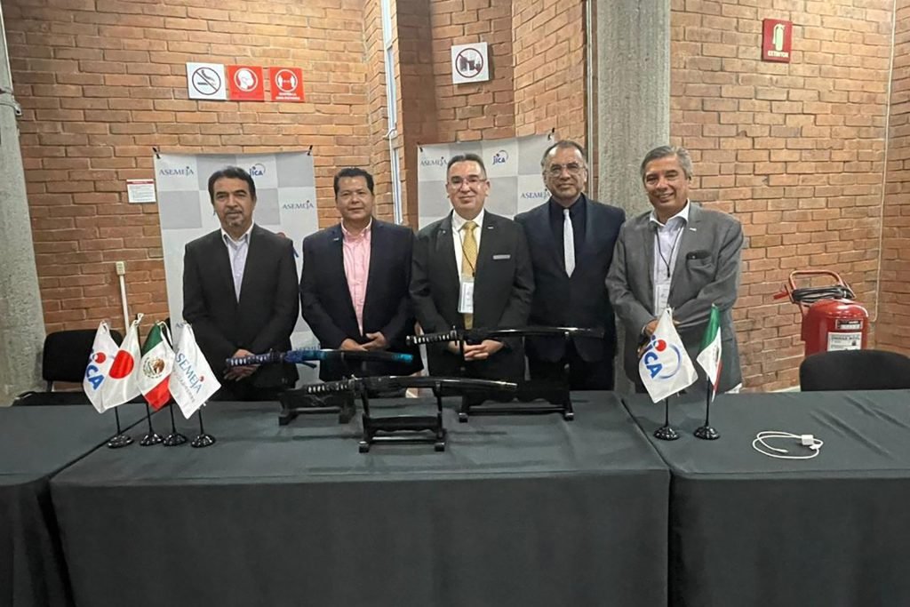 Mario del Valle e Ing Juan Jose Rodriguez estuvieron presentes en este importante aniversario de ASEMEJA y de JICA Mario del Valle e Ing Juan Jose Rodriguez estuvieron presentes en este importante aniversario de ASEMEJA y de JICA