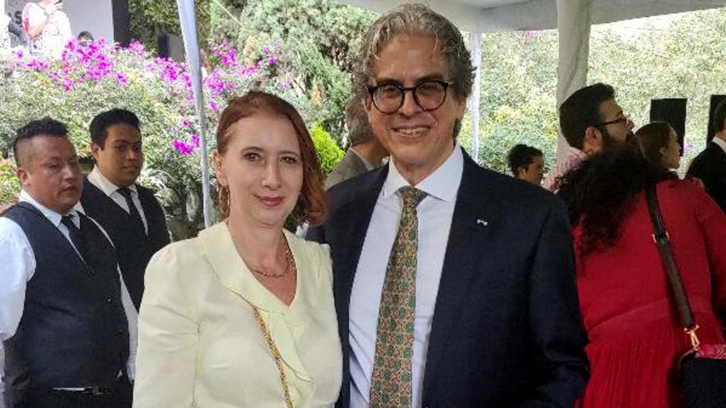 Carmen Mihalascu y Fernando Coimbra, embajador de Brasil.jpg