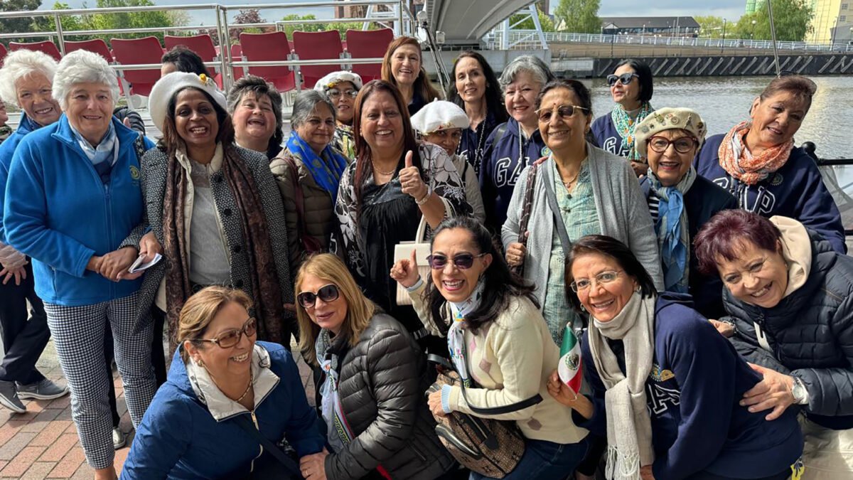 Representantes de clubes de Inner Wheel de varios paises, se dieron cita en la decimanovena convencion, en Manchester, de esta altruista organizacion