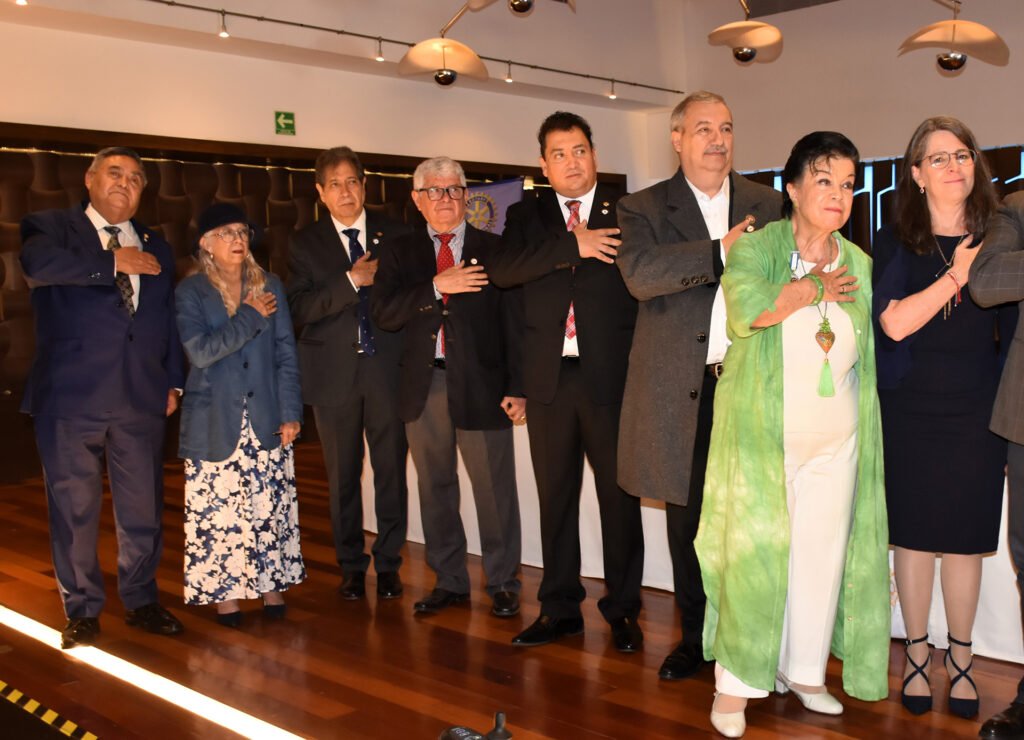 Toma de protesta de los socios del Club Chapultepec Jorge Ugalde, Zonia Lascano Ptda. Comité de Damas, Pablo Dávila, Rubén Vaughan, Víctor Capilla, Jorge Fernández, Ana Ramos y Cecilia Sommer. Toma de protesta de los socios del Club Chapultepec Jorge Ugalde, Zonia Lascano Ptda. Comité de Damas, Pablo Dávila, Rubén Vaughan, Víctor Capilla, Jorge Fernández, Ana Ramos y Cecilia Sommer.