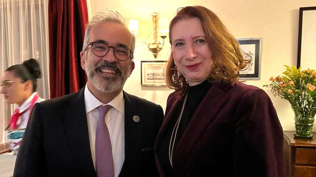 Paulo Rangel Ministro de Estado y Negocios Extranjeros de Portugal y Carmen Mihalascu.