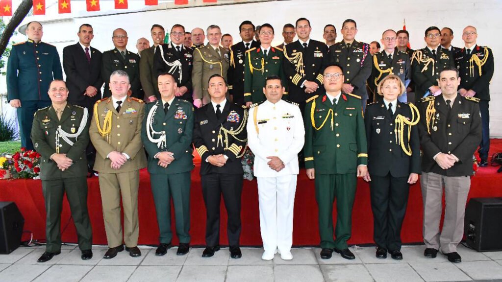 Agregados militares de distintas embajadas. Agregados militares de distintas embajadas.