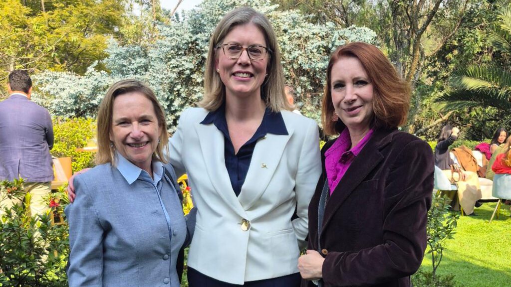 Delphine Borione, embajadora de Francia, Rachel Moseley, embajadora de Australia y Carmen Mihalascu. Delphine Borione, embajadora de Francia, Rachel Moseley, embajadora de Australia y Carmen Mihalascu.