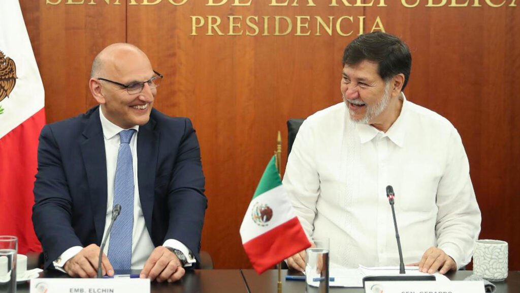 Elchin Amirbayov y Gerardo Fernádez Noroña. Elchin Amirbayov y Gerardo Fernádez Noroña.