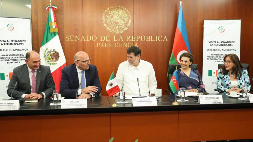 Mammad Talibov, embajador de Azerbaiyán, Elchin Amirbayov, Representante del Presidente de la República de Azerbaiyán en Misiones Especiales, Gerardo Fernández Noroña, Presidente del Senado y la senadora Yeidckol Polevnsky. Mammad Talibov, embajador de Azerbaiyán, Elchin Amirbayov, Representante del Presidente de la República de Azerbaiyán en Misiones Especiales, Gerardo Fernández Noroña, Presidente del Senado y la senadora Yeidckol Polevnsky.