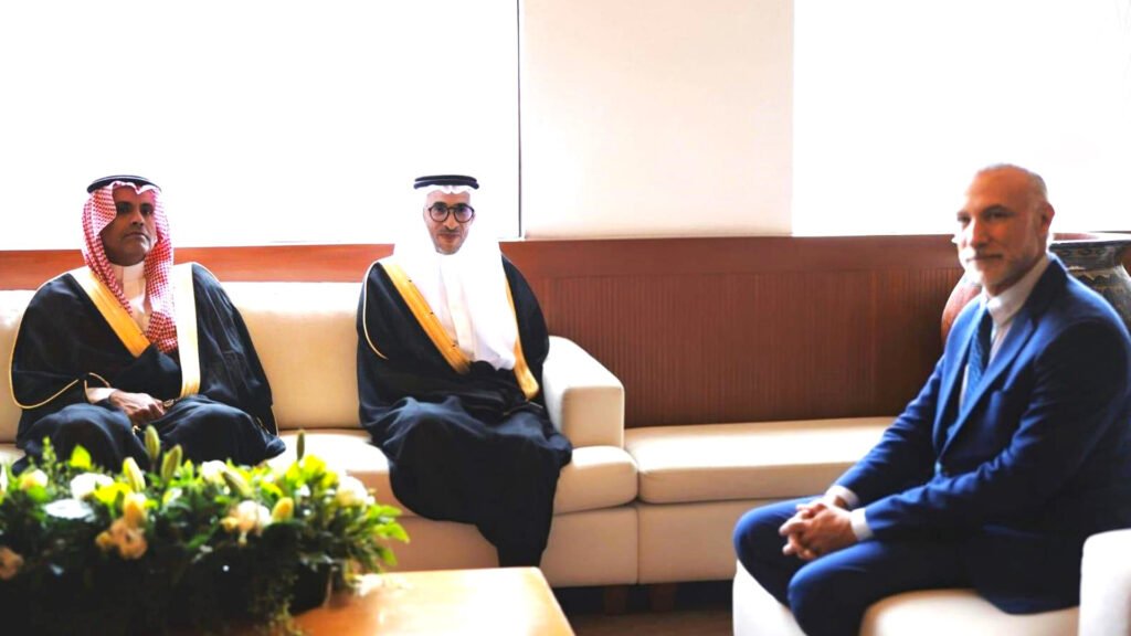 El Excmo. Embajador Fahat Ali Almunawer con Johnathan Chait, Jefe de Protocolo de la Secrearia de Relaciones Exteriores de México.