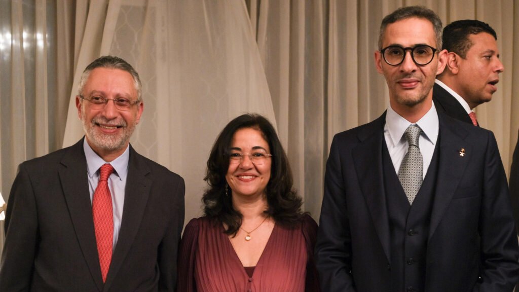 Amr Abdelwareth, embajador de Egipto, Riham Taha y Fahad Ali Almunawer, embajador del Reino de Arabia Saudita.