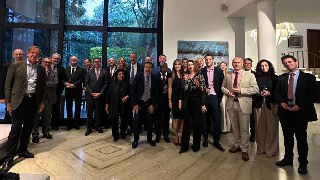 Colegas embajadoras y embajadores participaron en la emotiva despedida del embajador de Belgica y su esposa.