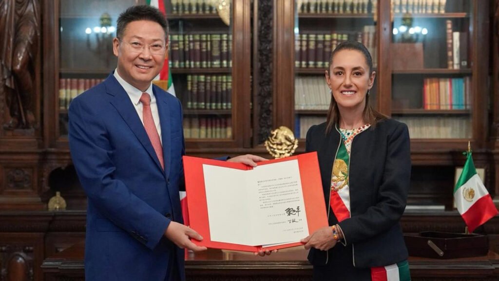 El embajador de la Republica Popular China, Excmo. Chen Daojiang.