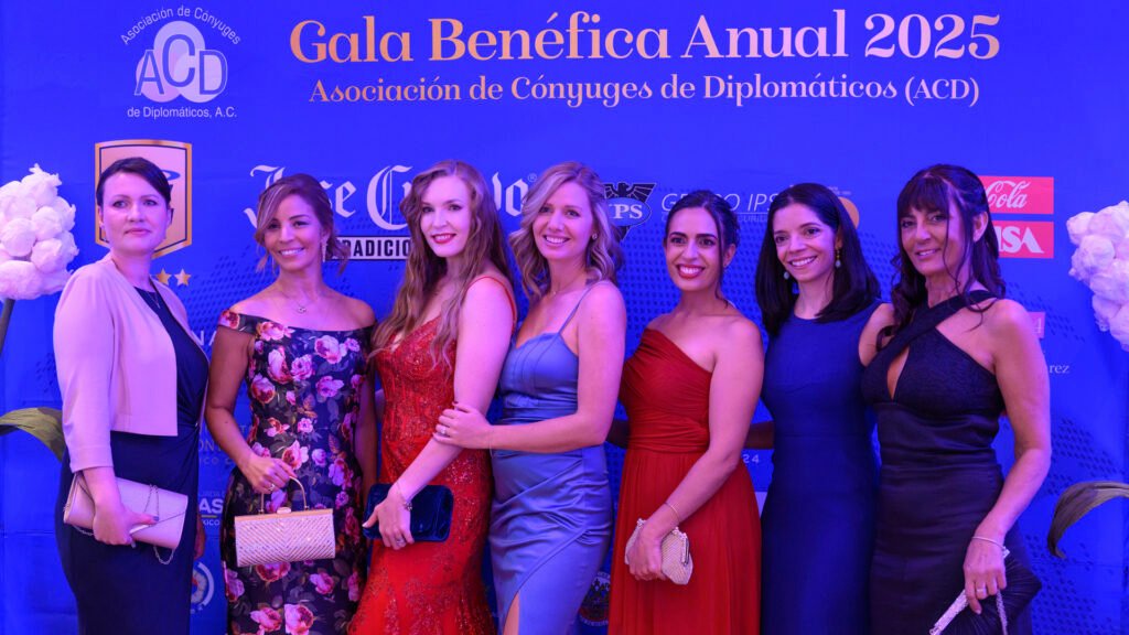 La generosidad y el altruismo demostrados por los y las invitadas y los patrocinadores, hicieron posible varios proyectos sociales que apoyan la ACD.