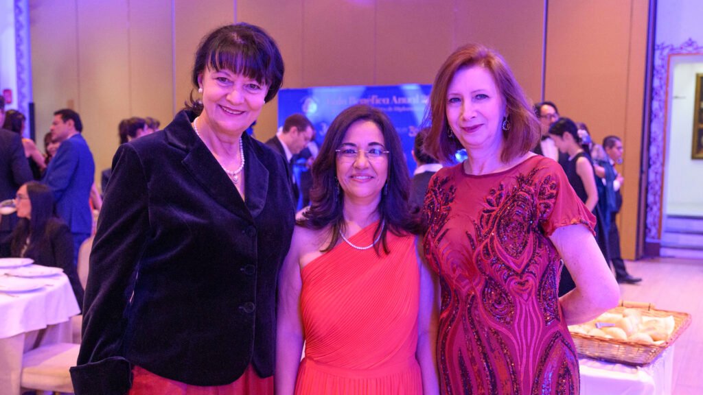 Sonia Von Goetze, Riham Taha y Carmen Mihalascu.