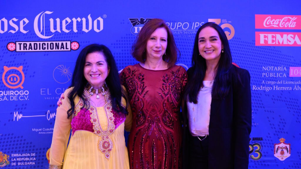 Aribel Contreras, Carmen Mihalascu y Carol Goddard.