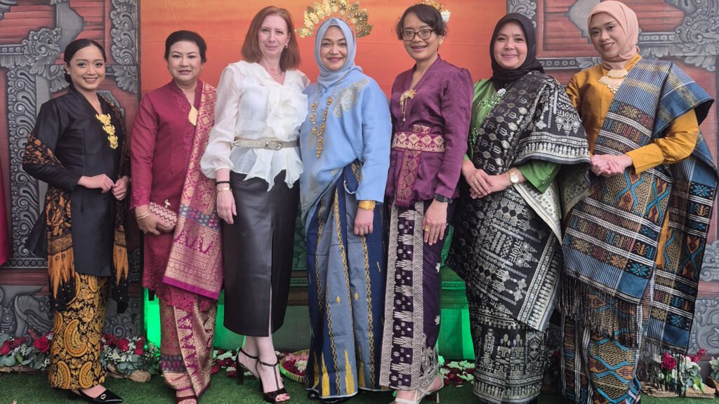 Saras Gede Resnadiasa, Arniza Widya Bantan Nugroho, Carmen Mihalascu, Wina Bimo Ariawan, Sukma I Ketut Tri Martana, Weiliana Fera Yanto y Emma Agung Nur Cahyono.