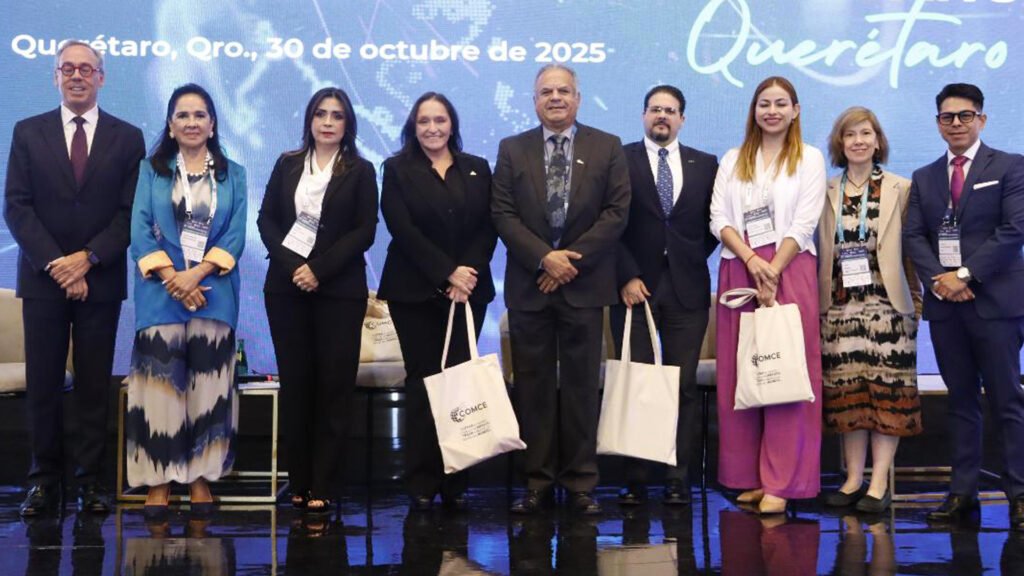 Ejecutivos de COMCE en compañia de ejecitivos de Tenaris Tamsa.