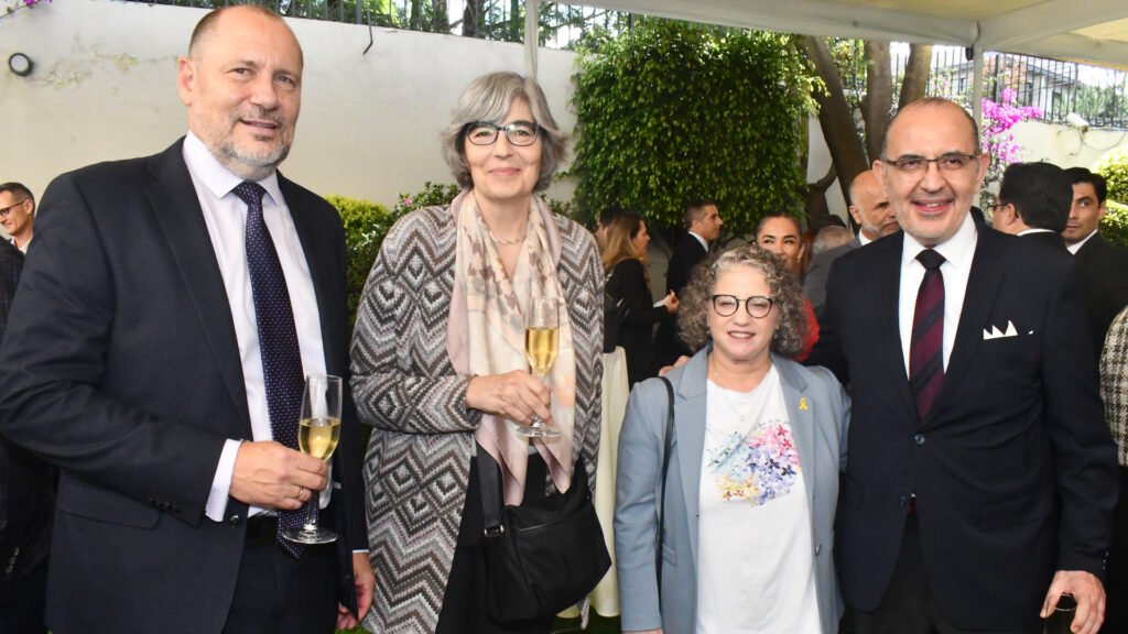 Zoltan Nemeth, embajador de HUngria, Elizabeth Kehrer, embajadora de Austria, Einat Kranz Neiger, embajadora de Israel y Octavio Tripp, director general para Europa de la SRE.