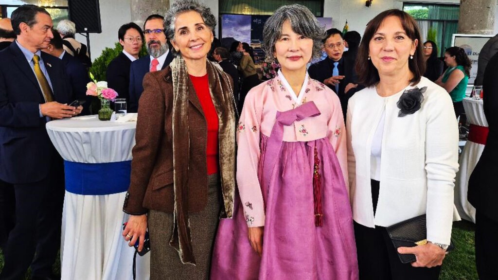 Rosita Perez, Filia Lee y Mercedes de Honsei.