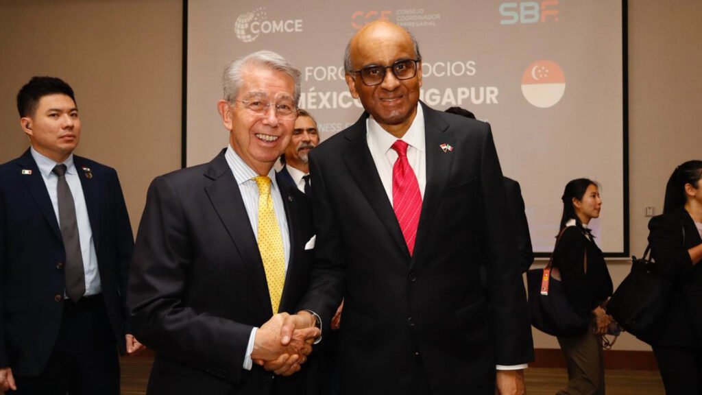 Sergio Contreras Perez, Presidente Ejecutivo de COMCE saluda al Excmo. Tharman Shanmugaratnam, Presidente de Singapur. Sergio Contreras Perez, Presidente Ejecutivo de COMCE saluda al Excmo. Tharman Shanmugaratnam, Presidente de Singapur.