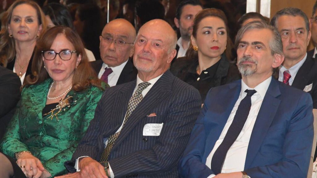 Yiedckol Polevnsky, Andrés Carreon y Agustin Garcia Lopez, embajador de Mexico en Singapur. Yiedckol Polevnsky, Andrés Carreon y Agustin Garcia Lopez, embajador de Mexico en Singapur.