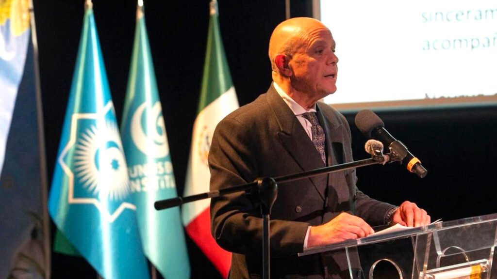 Excmo. Murat Esenli, embajador de Túrkiye.