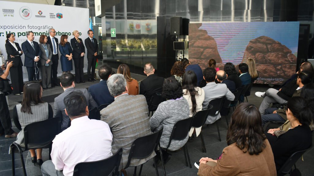 La proyección de un vídeo sobre Azerbaiyán dedicado al WUF13. La proyección de un vídeo sobre Azerbaiyán dedicado al WUF13.