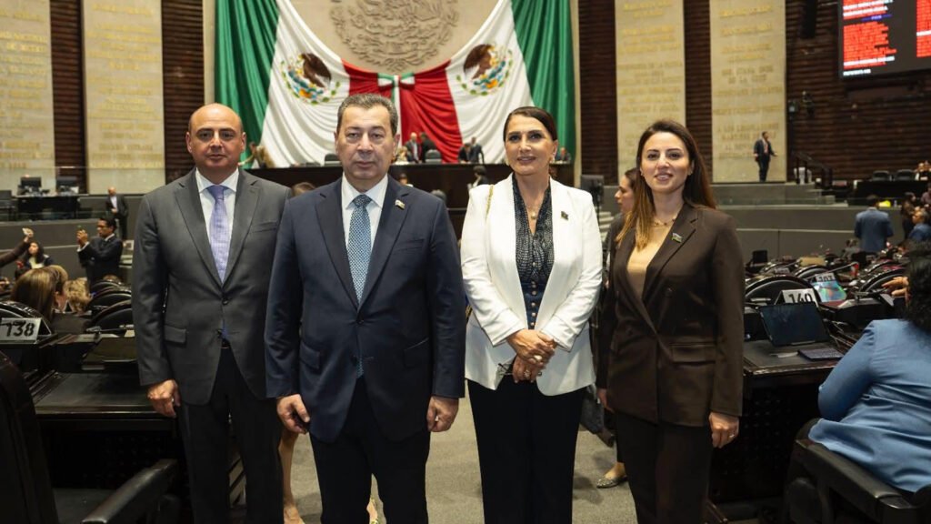 La ceremonia de la plantación del arbol de olivo en la Cámara de Diputados.