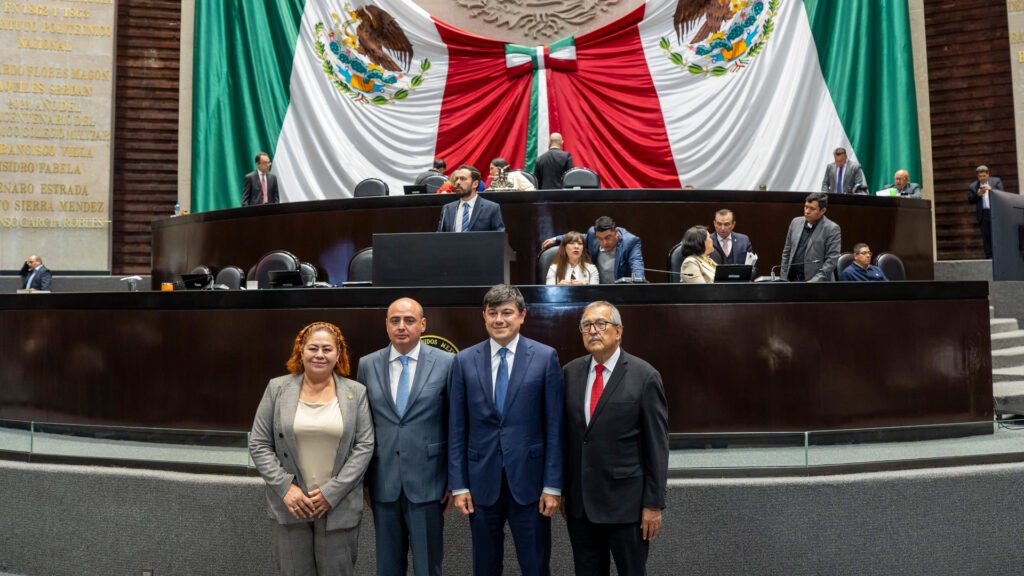 La delegación de Azerbaiyán en la sesión plenaria de la Cámara de Diputados de los Estados Unidos Mexicanos.