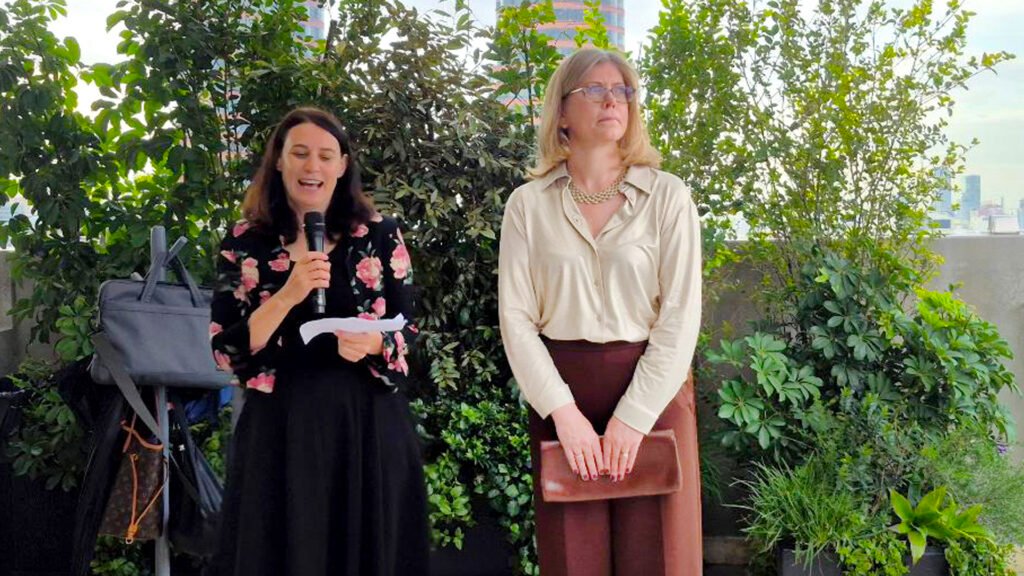 Sarah Ireland, embajadora de Nueva Zelanda y Rachel Moseley, embajadora de Australia.