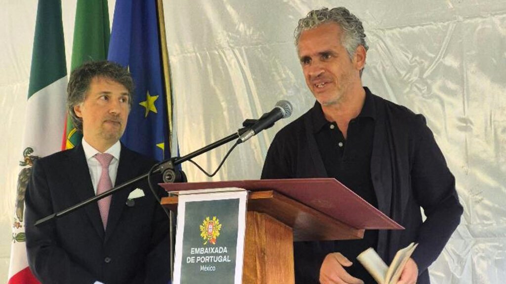 Pedro Acosta, embajador de Portugal y el escritor portugués, José Luis Peixoto. Pedro Acosta, embajador de Portugal y el escritor portugués, José Luis Peixoto.