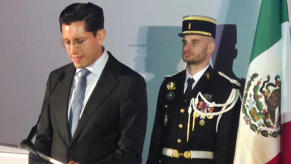 El secretario de RElaciones Exteriores de México, Mtro. Roberto Velasco durante su intervención.