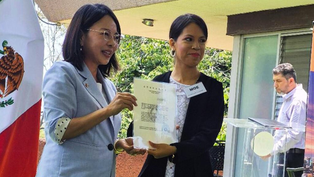 Ganadora de beca de Taiwan. Ganadora de beca de Taiwan.