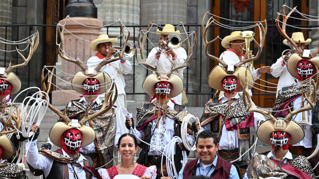 Las calles de Guanjuato se llenaron de sonidos, colores y emociones durante el Festival Cervantino. Las calles de Guanjuato se llenaron de sonidos, colores y emociones durante el Festival Cervantino.